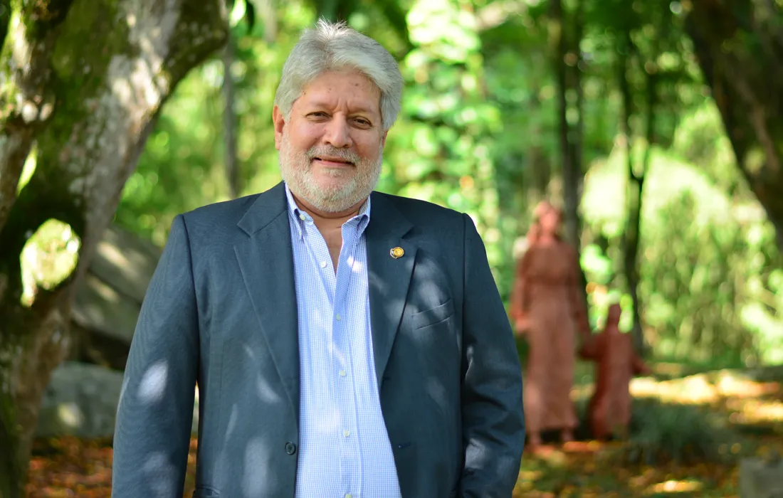 Fernando Pereira Laverde, profesor de la Javeriana Cali Fernando Pereira Laverde, profesor de la Javeriana Cali
