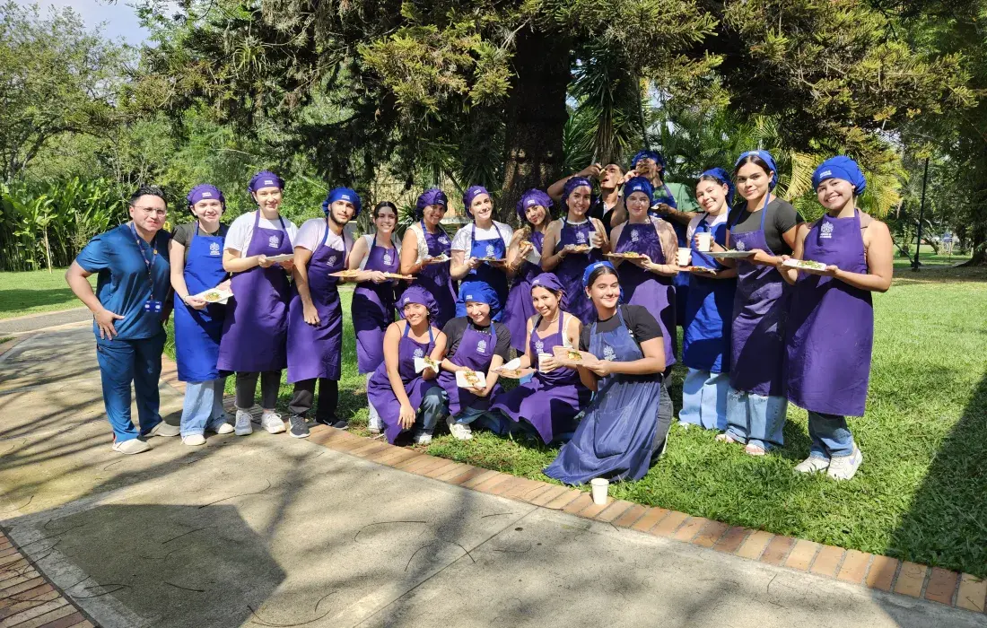 Grupo estudiantil Meraki cerró el semestre integrando a estudiantes de Mercadeo en una jornada de cocina colaborativa