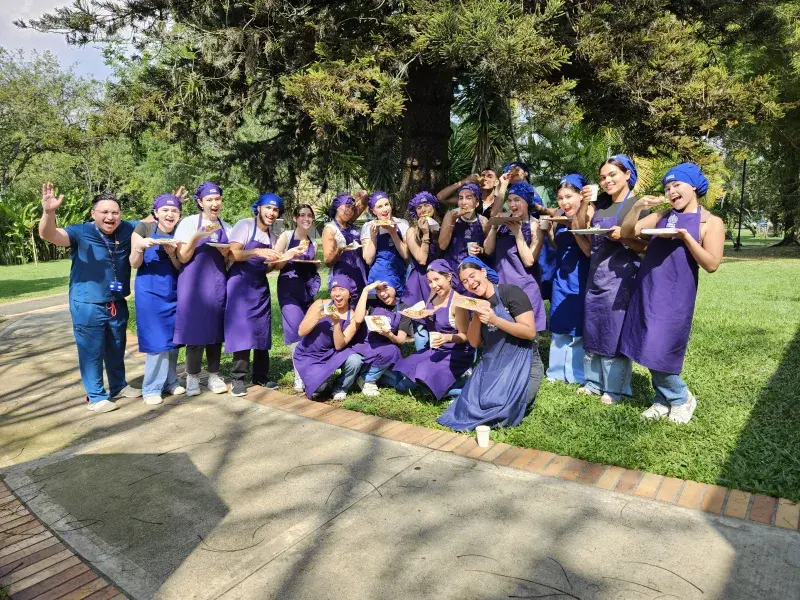 Grupo estudiantil Meraki cerró el semestre integrando a estudiantes de Mercadeo en una jornada de cocina colaborativa